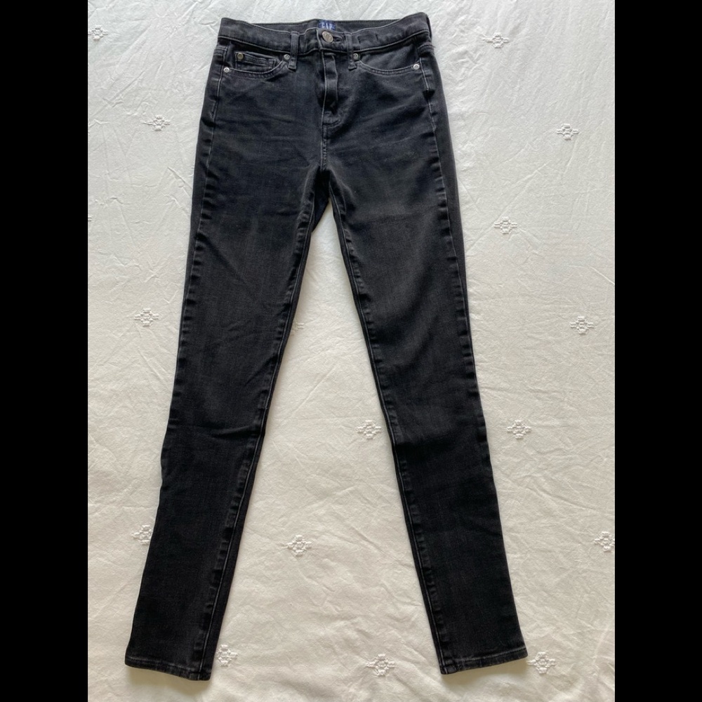 GAP skinny jeans with no rips